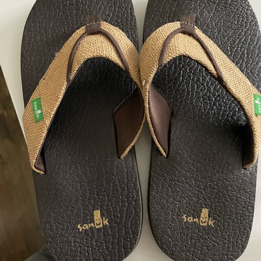Sanuk Flip Flops